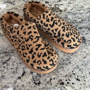 Aerie Leopard Print Slippers